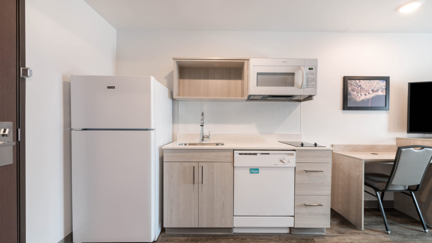 Standard Kitchen-Flat Melamine, Frameless (Cool Scheme)